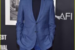 robert-downey-jr-sr-premiere-with-son-indio-06