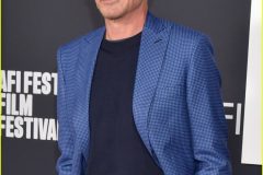 robert-downey-jr-sr-premiere-with-son-indio-15