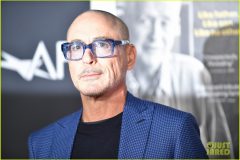 robert-downey-jr-sr-premiere-with-son-indio-24