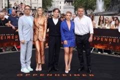 LONDON, ENGLAND - JULY 12: Robert Downey Jr., Christopher Nolan, Emily Blunt, Cillian Murphy, Florence Pugh and Matt Damon attend the London Photocall for Universal Pictures' "Oppenheimer" at Trafalgar Square on July 12, 2023 in London, England. (Photo by Neil P. Mockford/Getty Images for Universal Pictures)