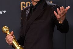 80336770gy1hlm5ukbbayj22lo3wh1kx