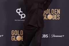 80336770gy1hlm5vdrht7j22py42xb0i