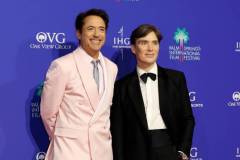 PALM SPRINGS, CALIFORNIA - JANUARY 04: (L-R) Robert Downey Jr. and Cillian Murphy attend the 35th Annual Palm Springs International Film Awards at Palm Springs Convention Center on January 04, 2024 in Palm Springs, California. (Photo by Frazer Harrison/Getty Images for Palm Springs International Film Society)