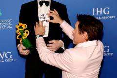 PALM SPRINGS, CALIFORNIA - JANUARY 04: Cillian Murphy, winner of the Desert Palm Achievement Award, and Robert Downey Jr. pose in the press room during the 2024 Palm Springs International Film Festival Film Awards at Palm Springs Convention Center on January 04, 2024 in Palm Springs, California. (Photo by Kevin Winter/Getty Images)