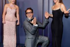 HOLLYWOOD, CALIFORNIA - JANUARY 09: (L-R) Florence Pugh, Robert Downey Jr. and Susan Downey attend the Academy Of Motion Picture Arts & Sciences' 14th Annual Governors Awards at The Ray Dolby Ballroom on January 09, 2024 in Hollywood, California. (Photo by Emma McIntyre/WireImage)