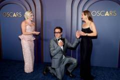 HOLLYWOOD, CALIFORNIA - JANUARY 09: (L-R) Florence Pugh, Robert Downey Jr. and Susan Downey attend the Academy Of Motion Picture Arts & Sciences' 14th Annual Governors Awards at The Ray Dolby Ballroom on January 09, 2024 in Hollywood, California. (Photo by Emma McIntyre/WireImage)