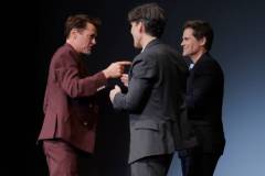 SANTA BARBARA, CALIFORNIA - FEBRUARY 09: Rob Lowe (R) and Cillian Murphy (C) present Robert Downey Jr. (L) with the Maltin Modern Master Award during the 39th Annual Santa Barbara International Film Festival on February 09, 2024 in Santa Barbara, California. (Photo by Tibrina Hobson/Getty Images for SBIFF)
