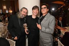LONDON, ENGLAND - FEBRUARY 18: (L to R) Hoyte van Hoytema, Cillian Murphy and Robert Downey Jr. attend the EE BAFTA Film Awards 2024 Dinner at The Royal Festival Hall on February 18, 2024 in London, England. (Photo by Dave Benett/BAFTA/Getty Images for BAFTA)