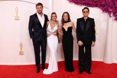 HOLLYWOOD, CALIFORNIA - MARCH 10: (L-R) Chris Hemsworth, Elsa Pataky, Susan Downey and Robert Downey Jr. attend the 96th Annual Academy Awards on March 10, 2024 in Hollywood, California. (Photo by John Shearer/WireImage)