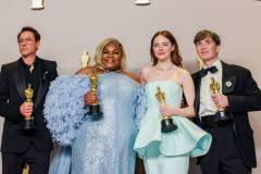 Hollywood, CA - March 10: Robert Downey Jr., Da'Vine Joy Randolph, Emma Stone and Cillian Murphy in the deadline room at the 96th Annual Academy Awards at the Dolby Theatre at Hollywood & Highland Center in Hollywood, CA, Sunday, March 10, 2024. (Dania Maxwell / Los Angeles Times via Getty Images)