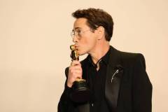 HOLLYWOOD, CALIFORNIA - MARCH 10: Robert Downey Jr., winner of the Best Actor in a Supporting Role award for ?Oppenheimer?, poses in the press room during the 96th Annual Academy Awards at Ovation Hollywood on March 10, 2024 in Hollywood, California. (Photo by Arturo Holmes/Getty Images)