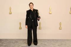 HOLLYWOOD, CALIFORNIA - MARCH 10: Robert Downey Jr., winner of the Best Actor in a Supporting Role award for ?Oppenheimer?, poses in the press room during the 96th Annual Academy Awards at Ovation Hollywood on March 10, 2024 in Hollywood, California. (Photo by Arturo Holmes/Getty Images)