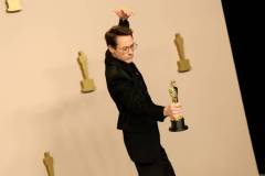 HOLLYWOOD, CALIFORNIA - MARCH 10: Robert Downey Jr., winner of the Best Actor in a Supporting Role award for ?Oppenheimer?, poses in the press room during the 96th Annual Academy Awards at Ovation Hollywood on March 10, 2024 in Hollywood, California. (Photo by Arturo Holmes/Getty Images)