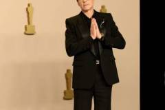 HOLLYWOOD, CALIFORNIA - MARCH 10: Robert Downey Jr., winner of the Best Actor in a Supporting Role award for ?Oppenheimer?, poses in the press room during the 96th Annual Academy Awards at Ovation Hollywood on March 10, 2024 in Hollywood, California. (Photo by Arturo Holmes/Getty Images)