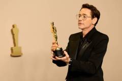HOLLYWOOD, CALIFORNIA - MARCH 10: Robert Downey Jr., winner of the Best Actor in a Supporting Role award for ?Oppenheimer?, poses in the press room during the 96th Annual Academy Awards at Ovation Hollywood on March 10, 2024 in Hollywood, California. (Photo by Arturo Holmes/Getty Images)