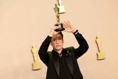 HOLLYWOOD, CALIFORNIA - MARCH 10: Robert Downey Jr., winner of the Best Actor in a Supporting Role award for ?Oppenheimer?, poses in the press room during the 96th Annual Academy Awards at Ovation Hollywood on March 10, 2024 in Hollywood, California. (Photo by Arturo Holmes/Getty Images)