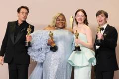 HOLLYWOOD, CALIFORNIA - MARCH 10: Robert Downey Jr., Da'Vine Joy Randolph, Emma Stone, and Cillian Murphy pose in the press room during the 96th Annual Academy Awards at Ovation Hollywood on March 10, 2024 in Hollywood, California. (Photo by Rodin Eckenroth/Getty Images)