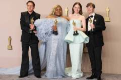 HOLLYWOOD, CALIFORNIA - MARCH 10: Robert Downey Jr., Da'Vine Joy Randolph, Emma Stone, and Cillian Murphy pose in the press room during the 96th Annual Academy Awards at Ovation Hollywood on March 10, 2024 in Hollywood, California. (Photo by Rodin Eckenroth/Getty Images)