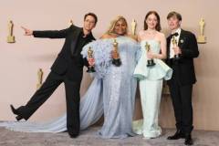 HOLLYWOOD, CALIFORNIA - MARCH 10: Robert Downey Jr., Da'Vine Joy Randolph, Emma Stone, and Cillian Murphy pose in the press room during the 96th Annual Academy Awards at Ovation Hollywood on March 10, 2024 in Hollywood, California. (Photo by Rodin Eckenroth/Getty Images)