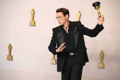 HOLLYWOOD, CALIFORNIA - MARCH 10: Robert Downey Jr., winner of the Best Actor in a Supporting Role award for ?Oppenheimer?, pose in the press room during the 96th Annual Academy Awards at Ovation Hollywood on March 10, 2024 in Hollywood, California. (Photo by Jeff Kravitz/FilmMagic)