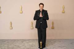 HOLLYWOOD, CALIFORNIA - MARCH 10: Robert Downey Jr., winner of the Best Actor in a Supporting Role award for ?Oppenheimer?, pose in the press room during the 96th Annual Academy Awards at Ovation Hollywood on March 10, 2024 in Hollywood, California. (Photo by Jeff Kravitz/FilmMagic)