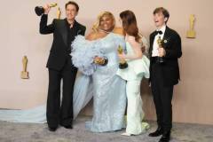 HOLLYWOOD, CALIFORNIA - MARCH 10: (L-R) Robert Downey Jr., winner of the Best Actor in a Supporting Role award for ?Oppenheimer?, Da'Vine Joy Randolph, winner of the Best Supporting Actress award for ?The Holdovers?, Emma Stone, winner of the Best Actress in a Leading Role award for ?Poor Things?, and Cillian Murphy, winner of the Best Actor in a Leading Role award for ?Oppenheimer?, pose in the press room during the 96th Annual Academy Awards at Ovation Hollywood on March 10, 2024 in Hollywood, California. (Photo by Jeff Kravitz/FilmMagic)