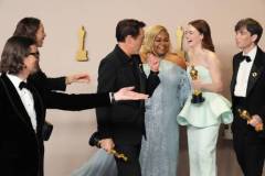 HOLLYWOOD, CALIFORNIA - MARCH 10: (L-R) Robert Downey Jr., winner of the Best Actor in a Supporting Role award for ?Oppenheimer?, Da'Vine Joy Randolph, winner of the Best Supporting Actress award for ?The Holdovers?, Emma Stone, winner of the Best Actress in a Leading Role award for ?Poor Things?, and Cillian Murphy, winner of the Best Actor in a Leading Role award for ?Oppenheimer?, pose in the press room during the 96th Annual Academy Awards at Ovation Hollywood on March 10, 2024 in Hollywood, California. (Photo by Jeff Kravitz/FilmMagic)