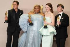 HOLLYWOOD, CALIFORNIA - MARCH 10: (L-R) Robert Downey Jr., winner of the Best Actor in a Supporting Role award for ?Oppenheimer?, Da'Vine Joy Randolph, winner of the Best Supporting Actress award for ?The Holdovers?, Emma Stone, winner of the Best Actress in a Leading Role award for ?Poor Things?, and Cillian Murphy, winner of the Best Actor in a Leading Role award for ?Oppenheimer?, pose in the press room during the 96th Annual Academy Awards at Ovation Hollywood on March 10, 2024 in Hollywood, California. (Photo by Jeff Kravitz/FilmMagic)