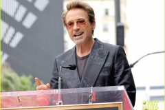 robert-downey-jr-anya-taylor-joy-chris-hemsworth-star-ceremony-09