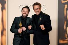 HOLLYWOOD, CALIFORNIA - MARCH 02: (L-R) Kieran Culkin, winner of the Best Actor in a Supporting Role award for "A Real Pain,? and Robert Downey Jr. pose in the press room during the 97th Annual Oscars at Dolby Theatre on March 02, 2025 in Hollywood, California. (Photo by Jeff Kravitz/FilmMagic)